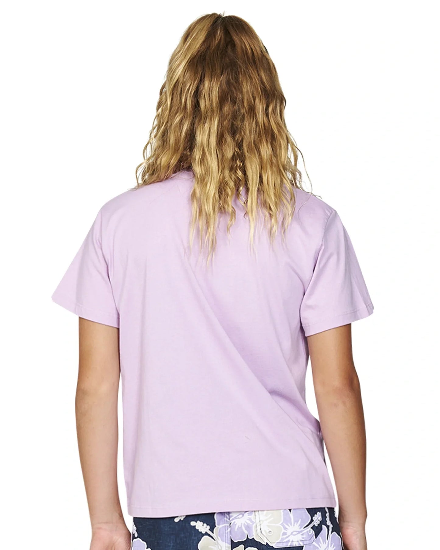 Closeup back view of a girl wearing the Okanui Signature Tee T-shirt in Lilac