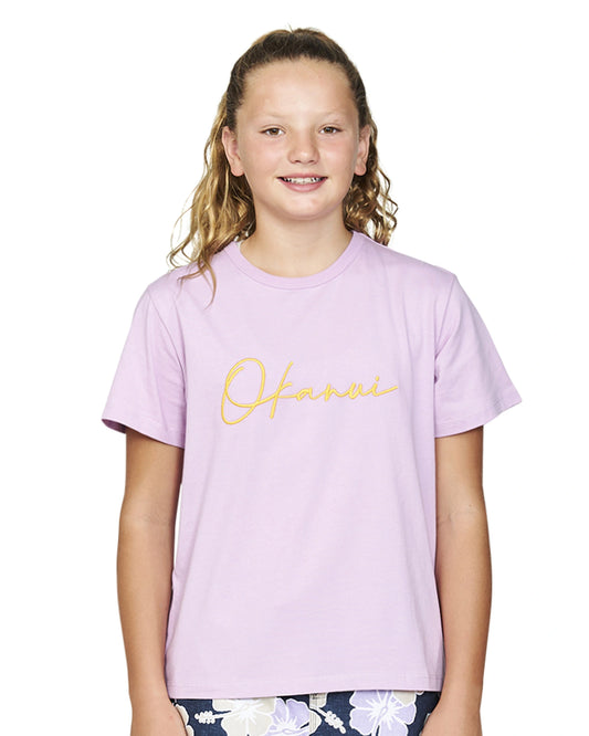 Closeup front view of a girl wearing the Okanui Signature Tee T-shirt in Lilac