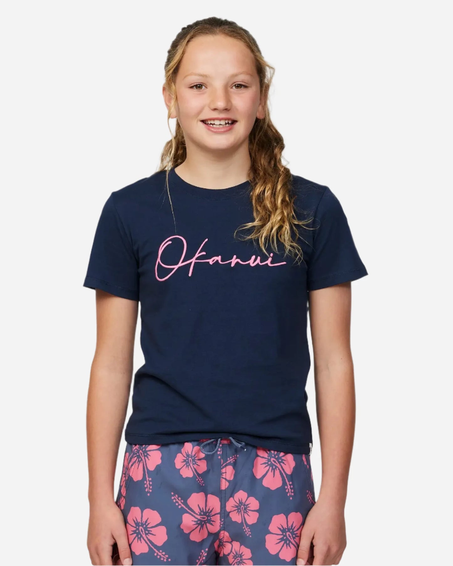 Closeup front view of a girl model wearing the Okanui Signature Tee T-shirt in Steel