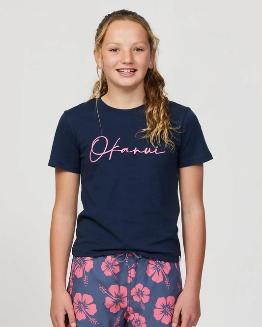 Closeup front view of a girl model wearing the Okanui Signature Tee T-shirt in Steel